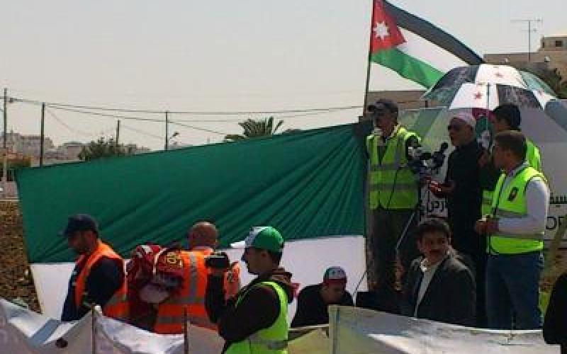 الصياصنة أمام السفارة السورية: القريب والغريب تخلى عن الشعب