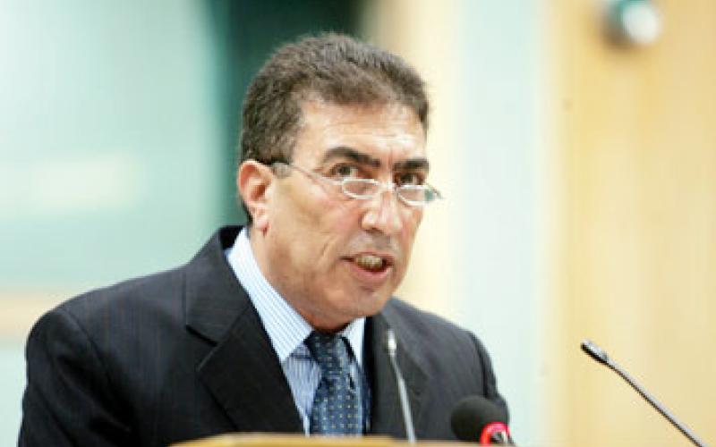 الطراونة يبرر اساءات نواب بقرب حل المجلس