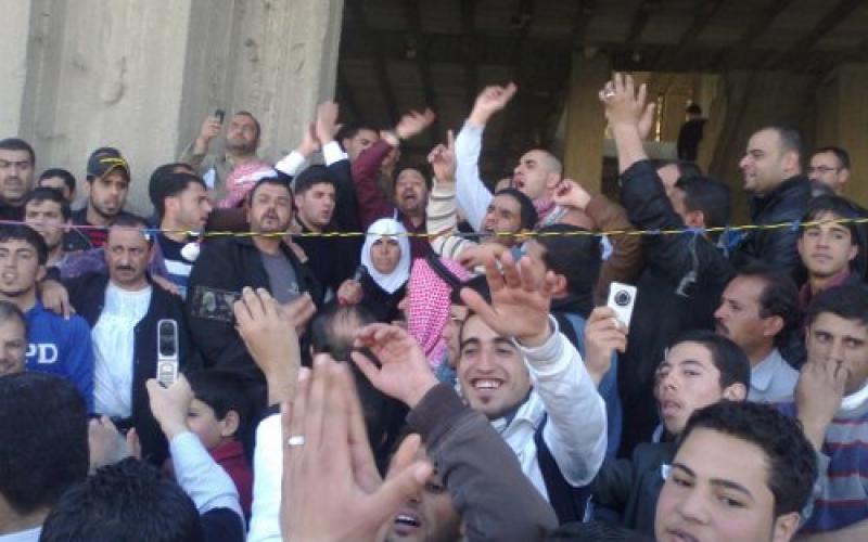 مجدي القبالين يفك إضرابه استجابة لرغبة والدته