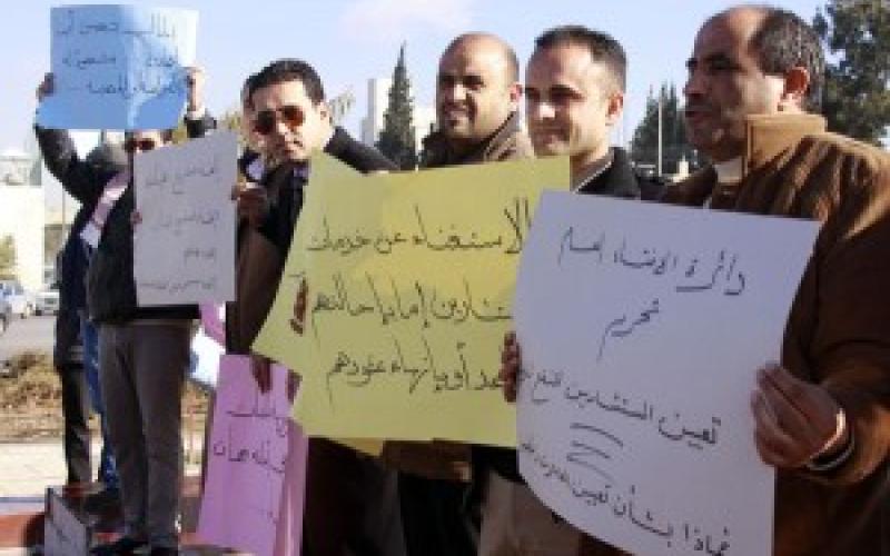 موظفو الأمانة ينقلون اعتصامهم إلى الدوار الرابع