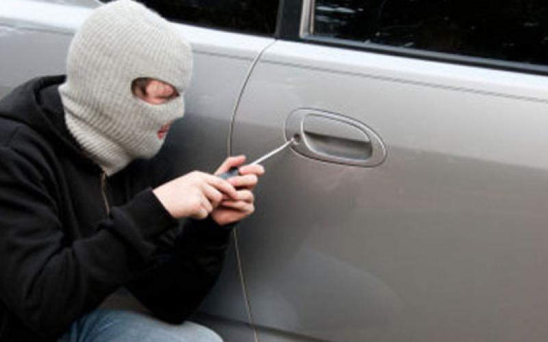 سرقوا سيارة جبر الجبر *