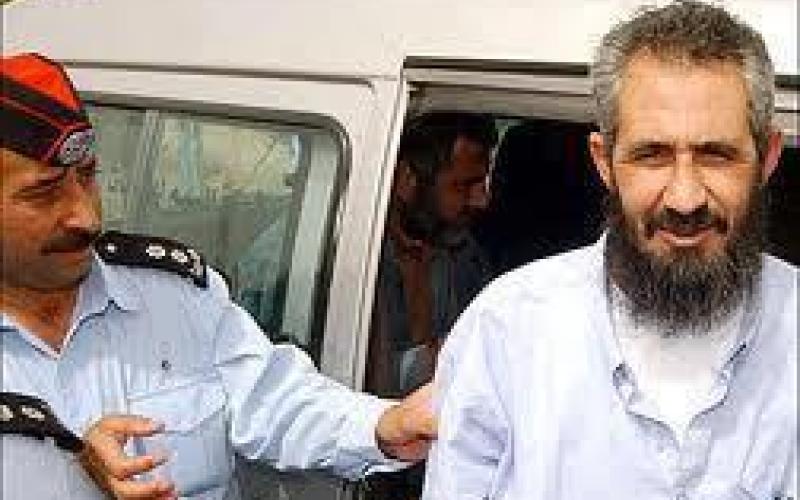 رجل مخابرات لأسير محرر كثير عليك جواز السفر