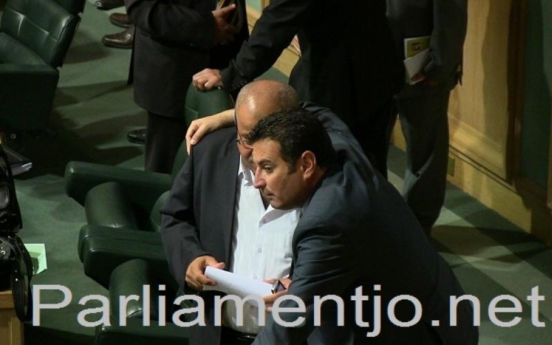 غياب الحماسة عن خطب الوداع لمناقشات اليوم الأول للثقة