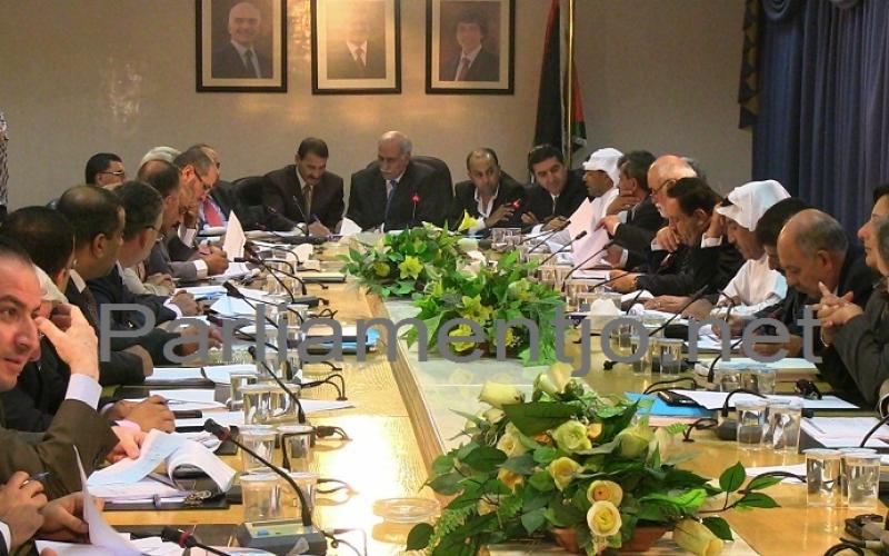 قانونية النواب تقر صوت للدائرة وصوت لقائمة وطنية مغلقة بـ(17) مقعدا