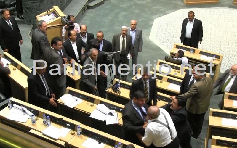 النواب يحرمون المغتربين من الانتخاب وخلافات على تقسيم الدوائر