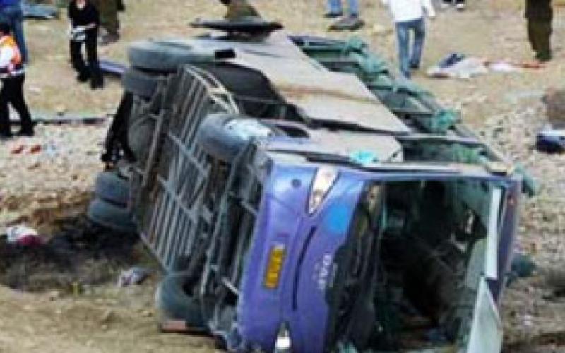 إصابة 14 رجل أمن بحادث على طريق اربد عمان