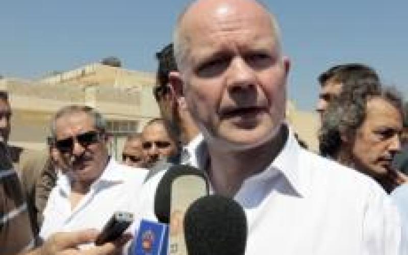 هيغ يلتقي سياسيين وإعلاميين في السفارة البريطانية