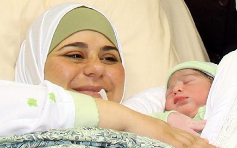 طفل أنابيب فلسطيني ولد من نطفة أبيه السجين