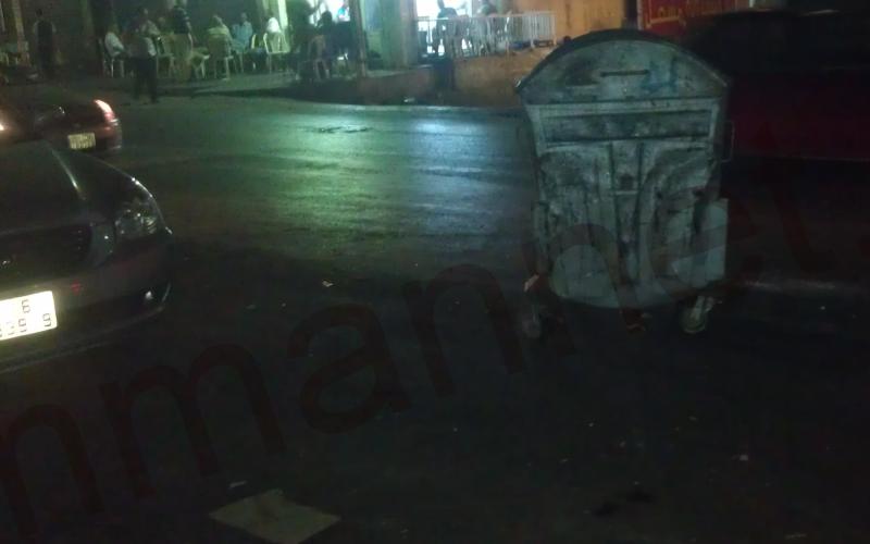 حاوية نفايات في منتصف شارع رئيسي- عدسة مصعب الشوابكه