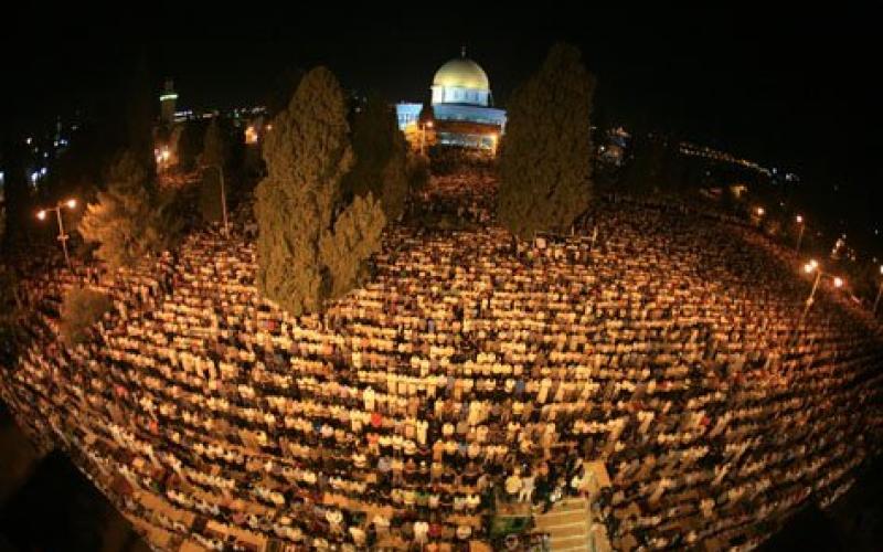 300 ألف يحيون ليلة القدر في الاقصى 