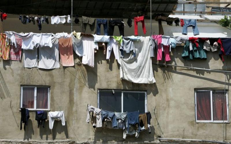 الغسيل يحتل واجهات بيوت عمانية- عدسة محمد ابو غوش/ فيسبوك 