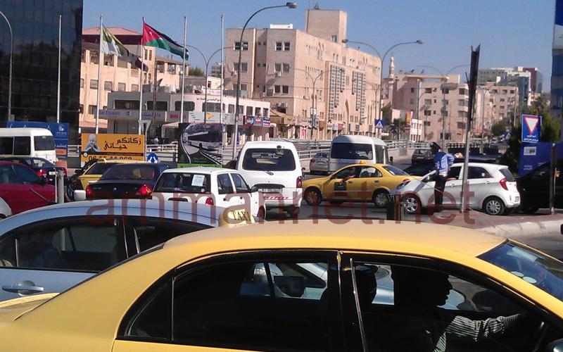 ازدحام على الدوار السابع رغم وجود شرطي سير – عدسة مصعب الشوابكة