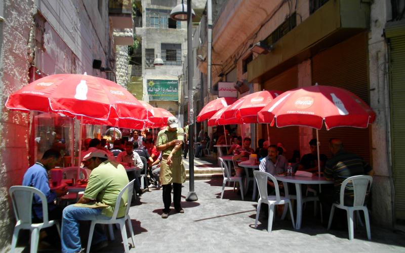 مطعم هاشم بوسط البلد- عدسة لورا شامبرلين