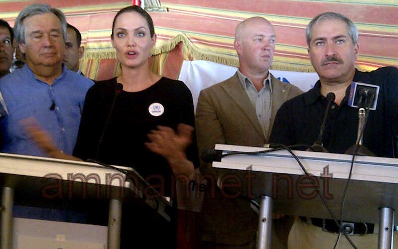 انجلينا جولي خلال مؤتمر صحفي في مخيم الزعتري