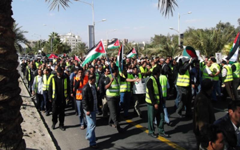 عمال الموانئ: محاولة انتحار وانهيار عصبي بعد تهديد بالفصل 