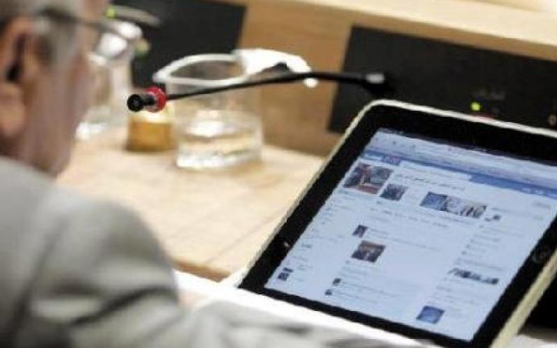 "الفيسبوكيون" ينبشون دفاتر النسور القديمة