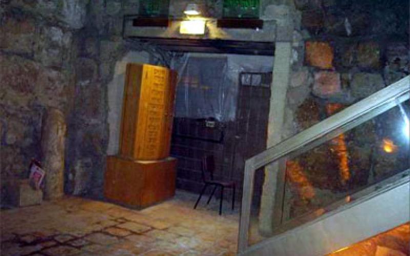  61 كنيساً يهوديا و شبكة أنفاق تحاصر المسجد الأقصى