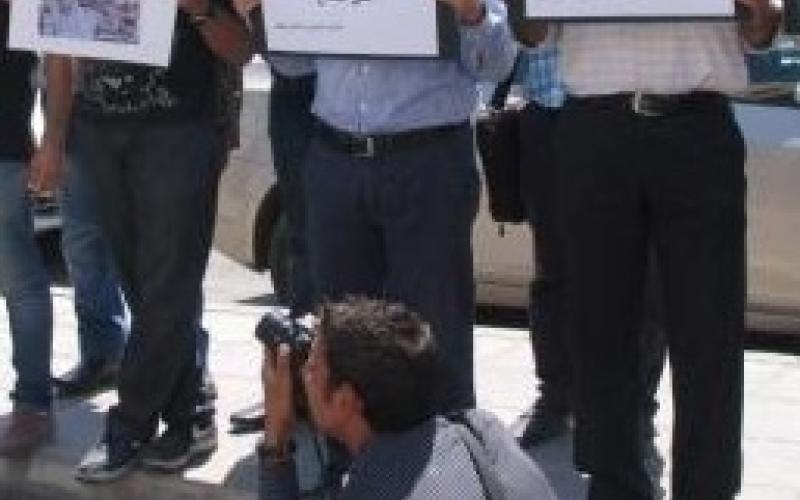 معتصمون أمام الديوان: حرية حرية مش مكارم ملكية