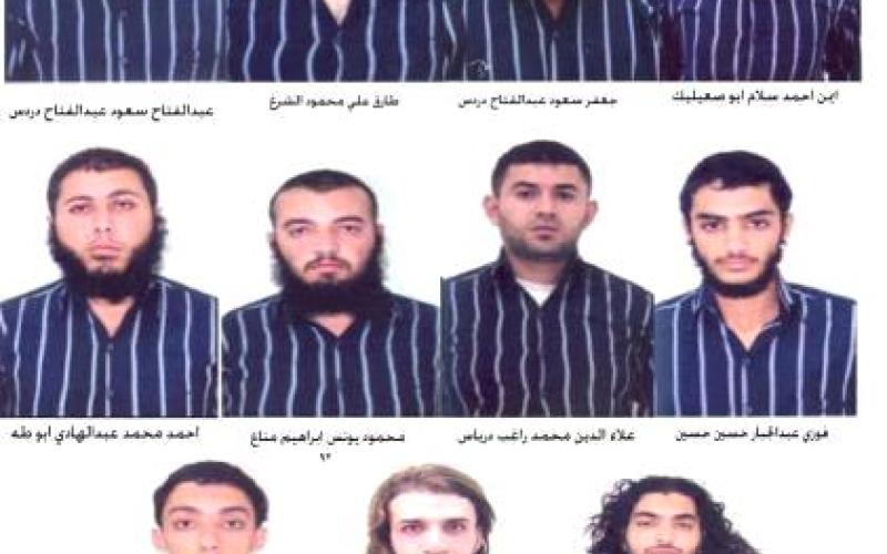 اهالي" الخلية الإرهابية" يعتصمون امام رئاسة الوزراء 