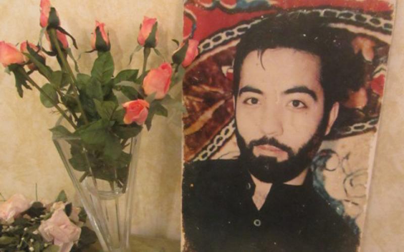 تصاميمه من السجن ... سفيرة حريته