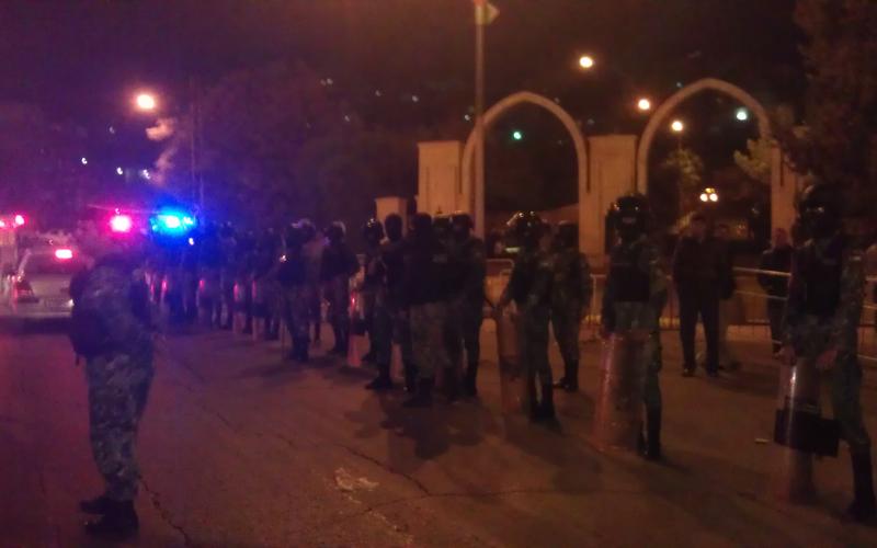 اعتصام الديوان ينتقل إلى الساحة الهاشمية-فيديو وصور