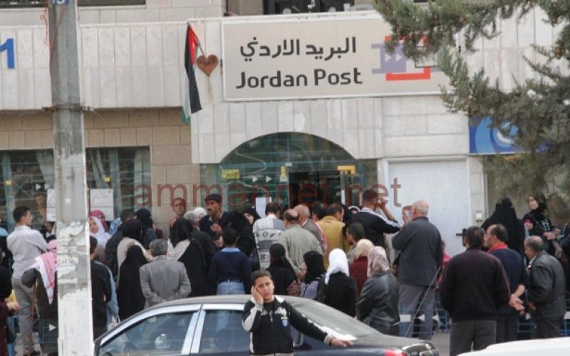 مكاتب البريد: ازدحام وتدافع وبيع لطلبات الدعم 