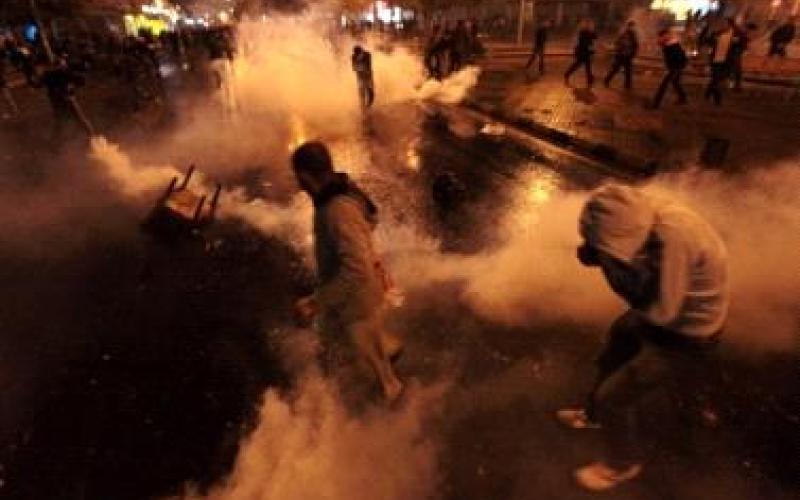 أزمة المحرقات في الإعلام: تشابه في الاهتمام وتباين في الانحياز