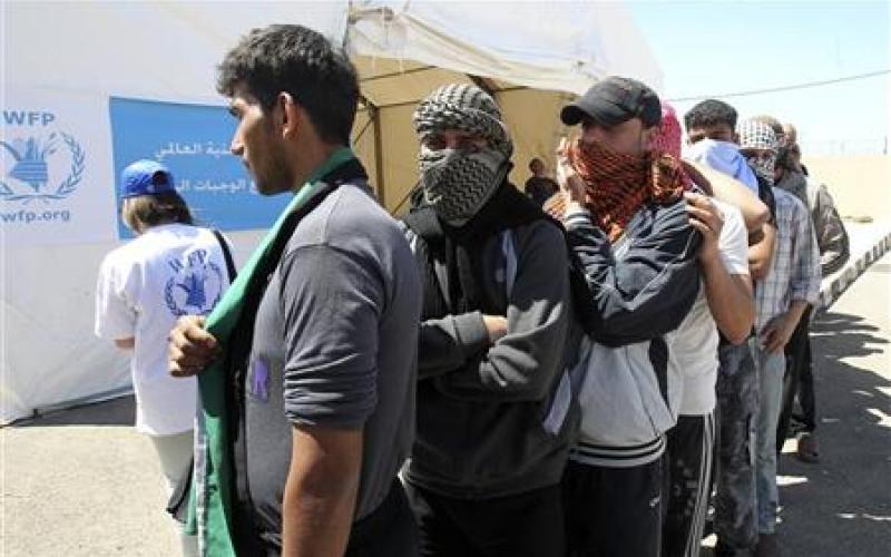 اللاجئون السوريون وتصريح العمل- صوت 