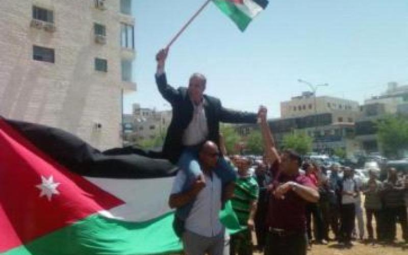 موظفو الكيبلات المتحدة يواصلون الاعتصام لليوم الثامن 