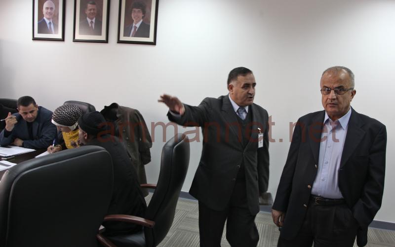 رئيس الهيئة المستقلة للانتخابات عبدالاله الخطيب يتابع اجراءات الترشح للانتخابات - عدسة احمد عبده 