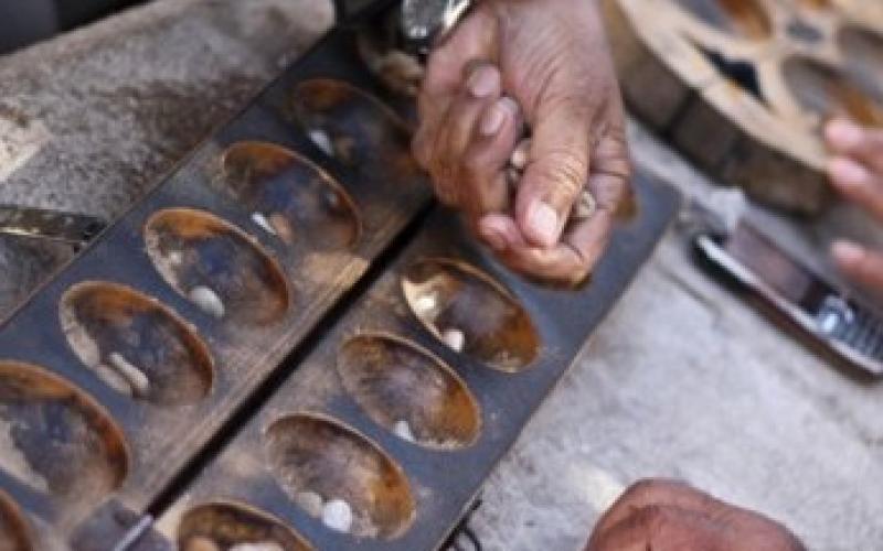 من السلط: أحاديث حول لعبة المنقلة