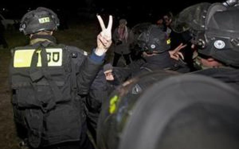 اسرائيل تخلي مخيم باب الشمس بالقوة 