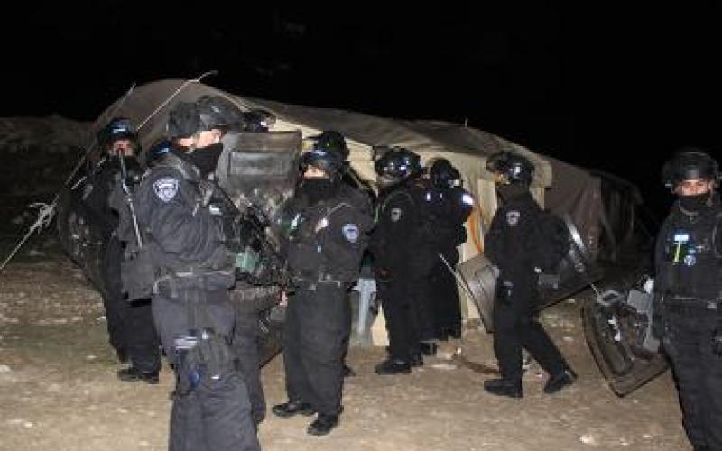  الاحتلال يهدم "باب شمس" ويغلق مداخلها بسواتر ترابية