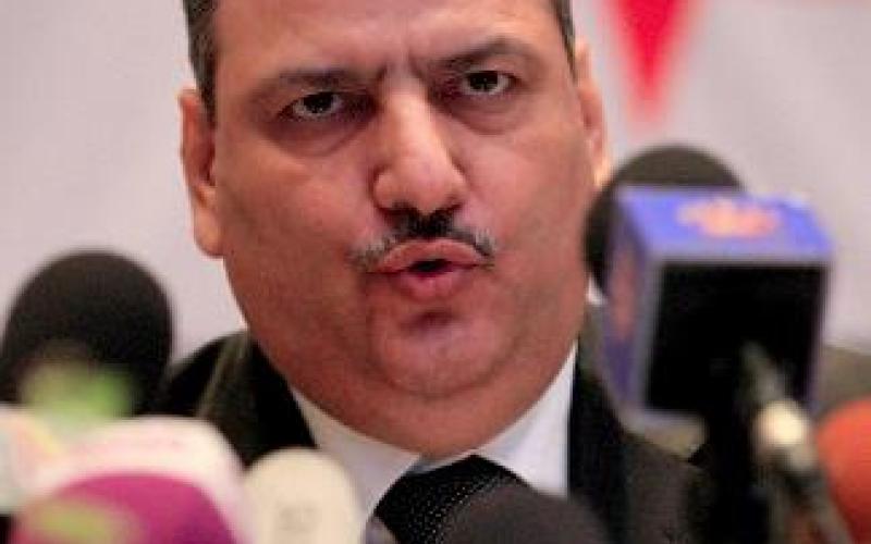 رئيس الحكومة المنشق رياض حجاب خلال المؤتمر الصحفي