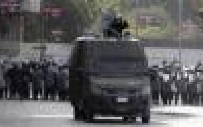 العنف يشتعل في مصر بعد فرض الطواريء