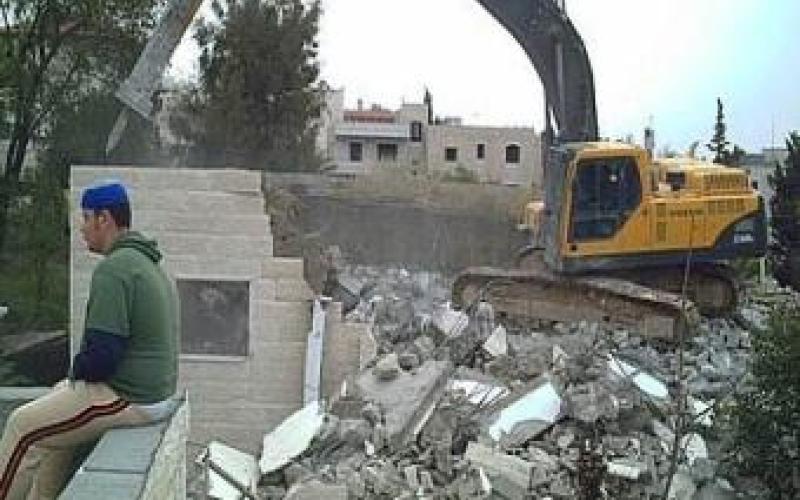  القدس : إخطارات هدم لمنازل وبركسات في عناتا