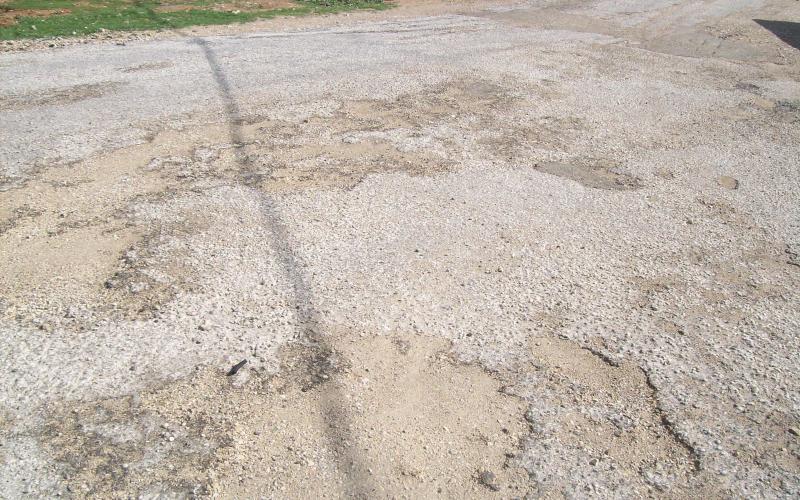الكرك: شوارع مدمرة وإهمال رسمي !