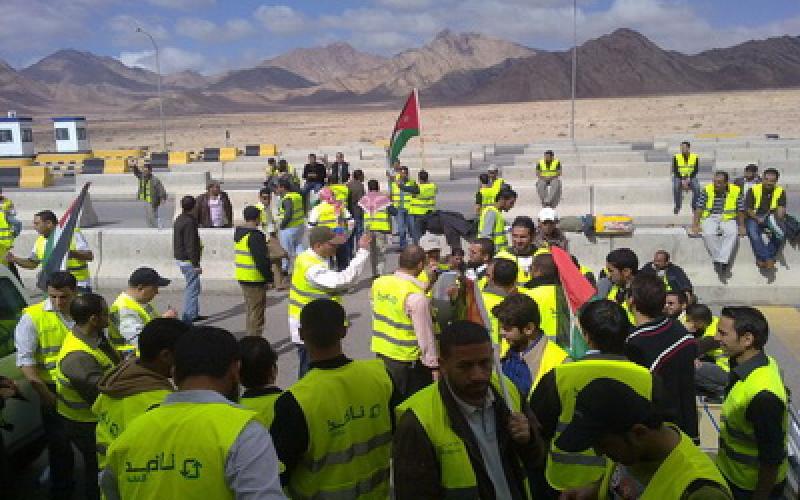 الدرك يعتقل 30 عاملاً في "نافذ" والنقابة تهدد بالتصعيد