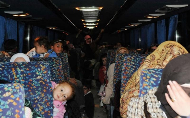 لاجئون يغادرون الحدود الأردنية للداخل