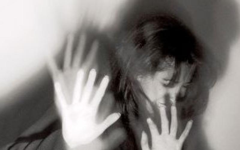  طفلة معنفة تلجأ إلى حديقة فيتسبب البرد ببتر أصابعها 