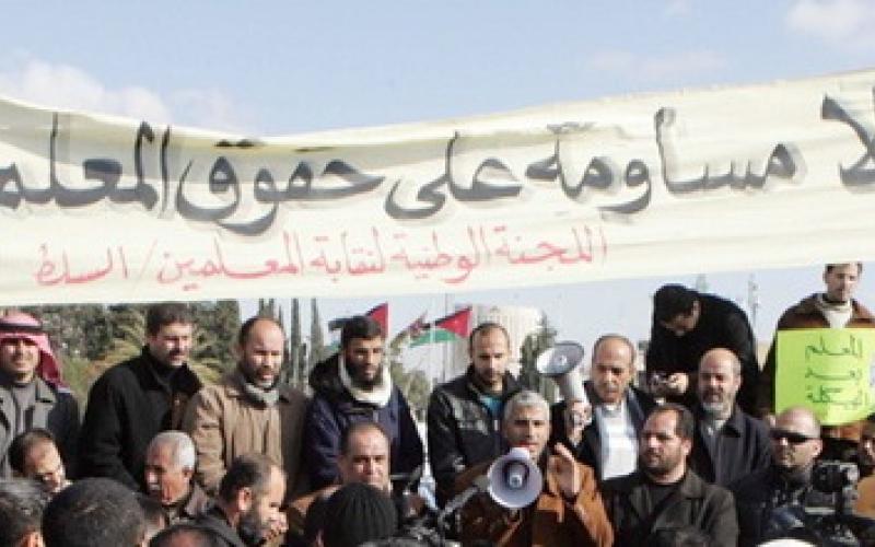 معلمون متقاعدون يطالبون بالانتساب للنقابة