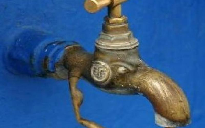 عمال المياومة يقطعون المياه عن العاصمة