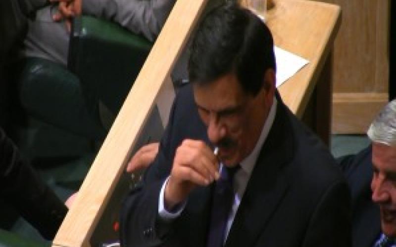 استهجان صحفيين بعد تفتيشهم حسيا على خلفية مسدس العدوان 