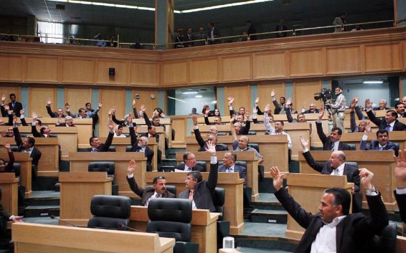 النواب يؤجل النظر في المحروقات وتوزيع دعم المحروقات نهاية الشهر