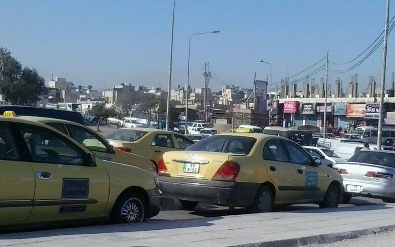 سائقو الزرقاء يعتصمون ضد فتح مكاتب جديدة 