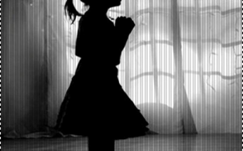  يتيمات يحاولن رسم ملامح أمهات غائبات في عيدهن 