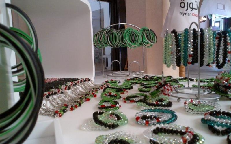 أيقونات الثورة السورية تملأ أسواق وشوارع الأردن