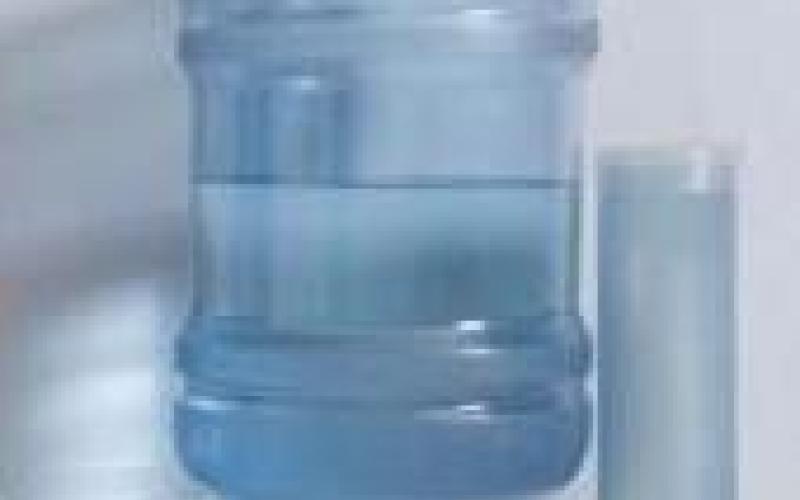 موظفو قصر العدل يعتصمون احتجاجا على سحب "كولارات" الماء