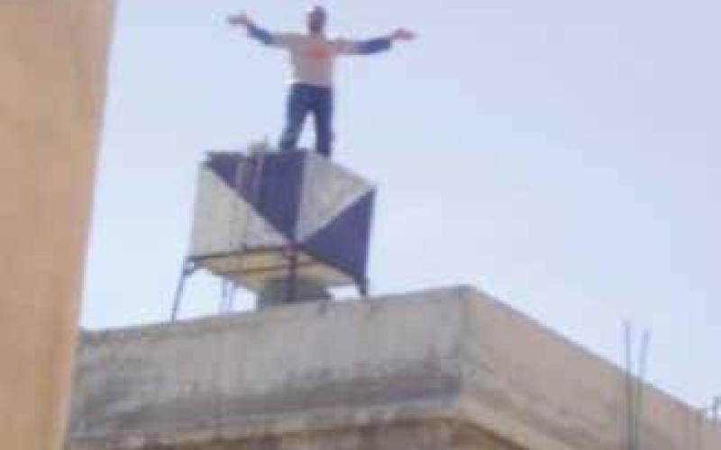 احباط محاولة انتحار شاب طالب بإزالة قيد أمني 