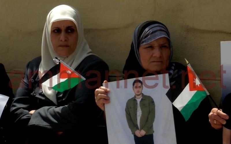 اهالى الاسرى امام الديوان الملكي ولا مجيب – صور 